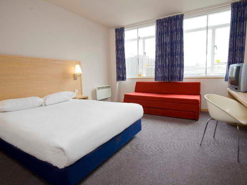 Travelodge Croydon Central Exterior photo